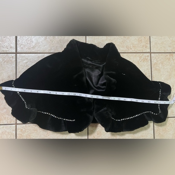 Raxevsky Elegant Chic Black Velvet Capelet shawl with crystal trim Women’s sz S - Picture 8 of 8